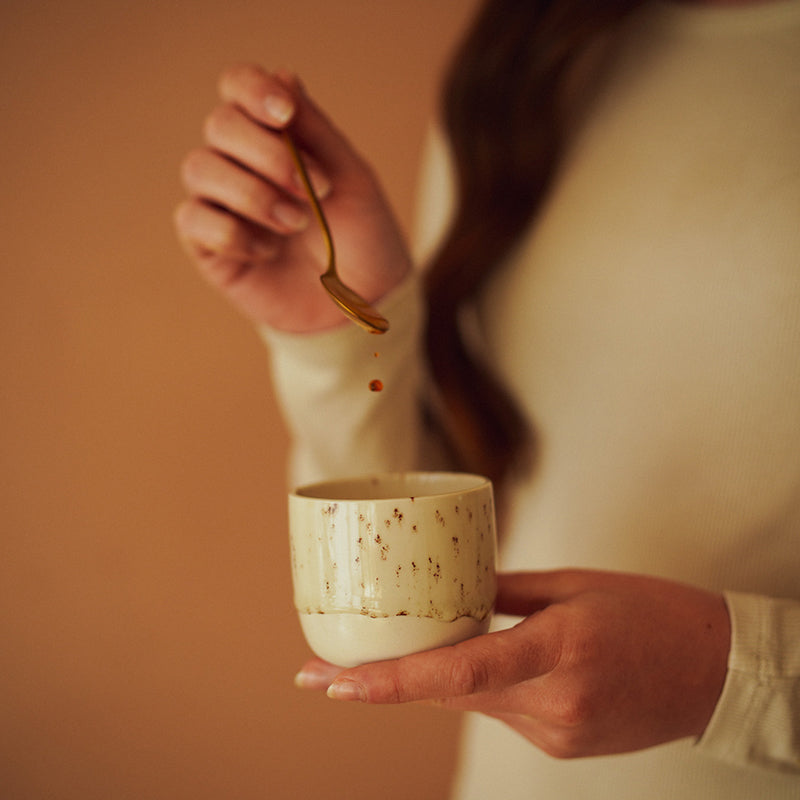 2 tasses à café allongées hautes